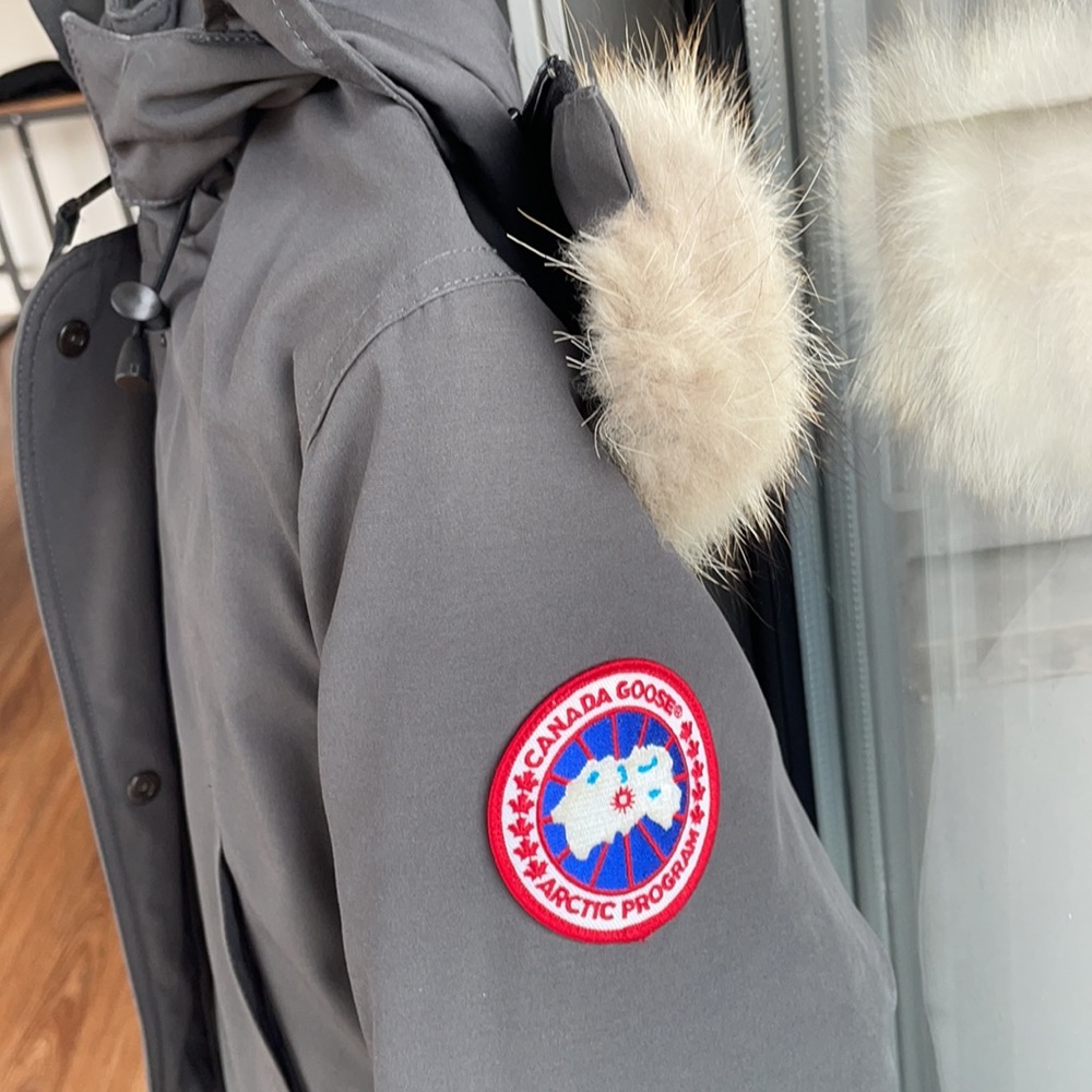 Solid Condition Dark Gray Women’s Canada Goose. M… - image 2